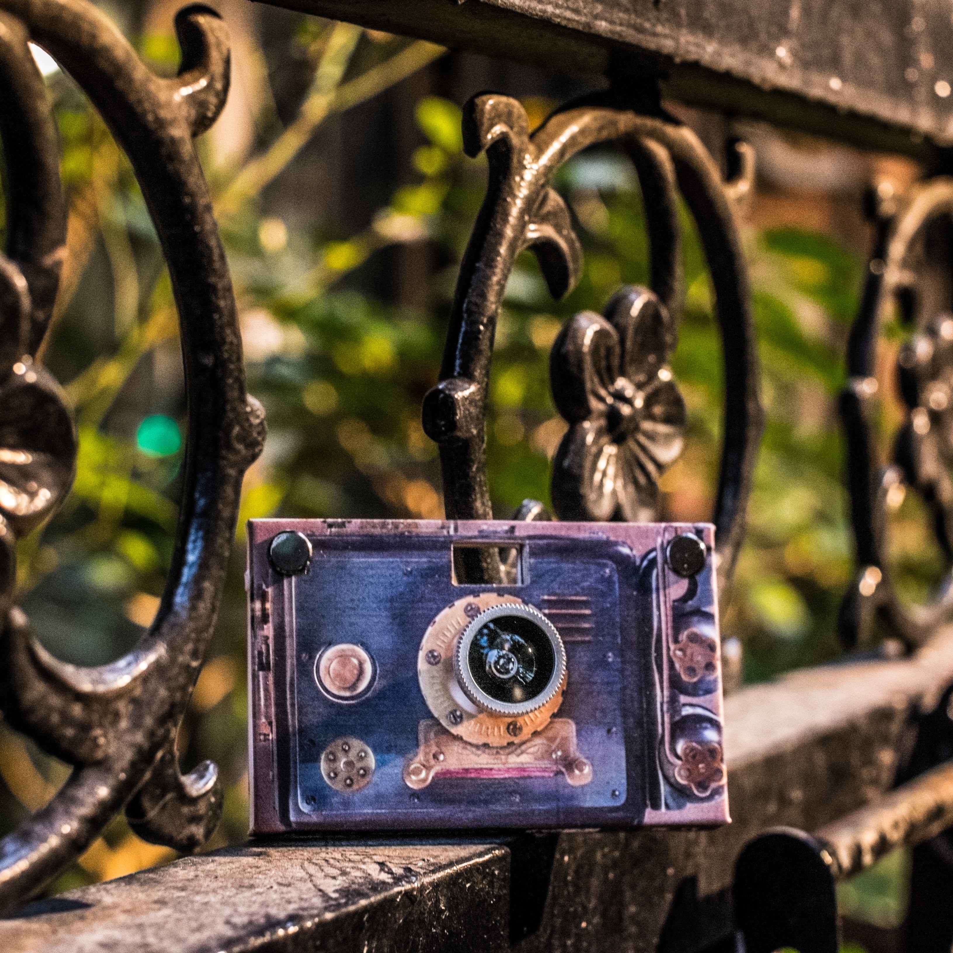 RetroWave Paper Camera